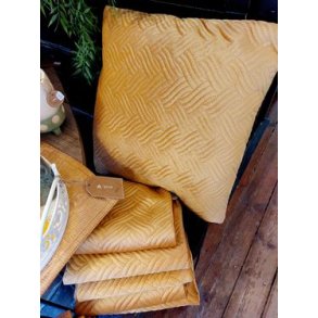 VAKKERT PUTETREKK, OKERGUL, 45 X 45 CM