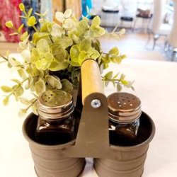 SALT OG PEPPER GLASS MED GR� METALLHOLDER, H 13 CM