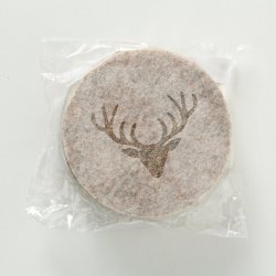 6 STK. GLASSBRIKKER I FILT MED HJORTEHODE