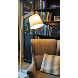 TRENDY  GULVLAMPE M/HVIT SKJERM, HVIT STL FOT, ARM I SOLID ASK, H 170 CM