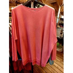 NYDELIG OG SUPERMYK ONE-SIZE GENSER MED FLETTEM�NSTER P� ERMET, VISCOSE BLANDING, KORALL