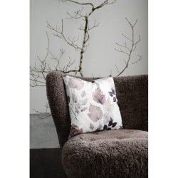 LEKKERT PUTETREKK,  HVIT MED BLADER, 45 X 45 CM