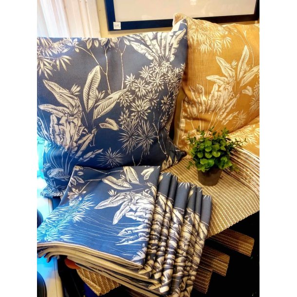 NYDELIG PUTETREKK MED HVITE BLOMSTER, BL, 48 X 48 CM